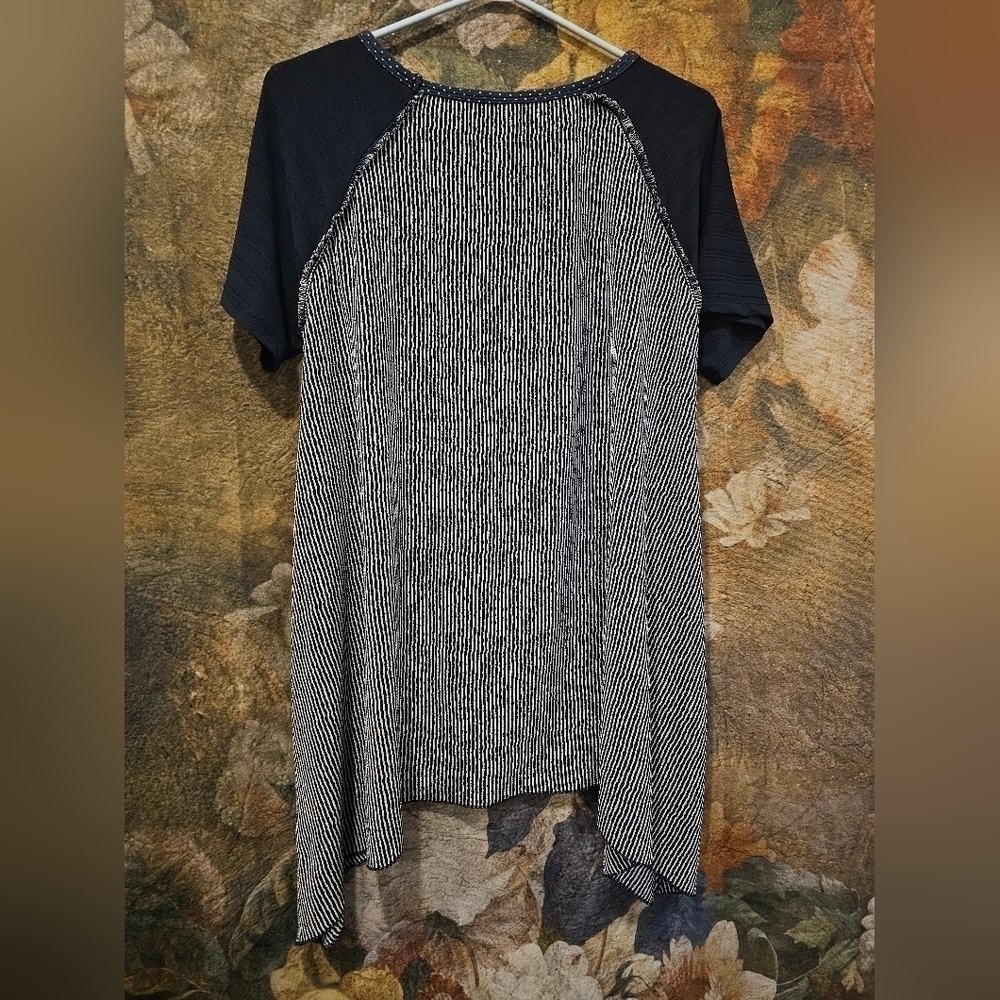 Smash! Tunic Top - Picture 2 of 5